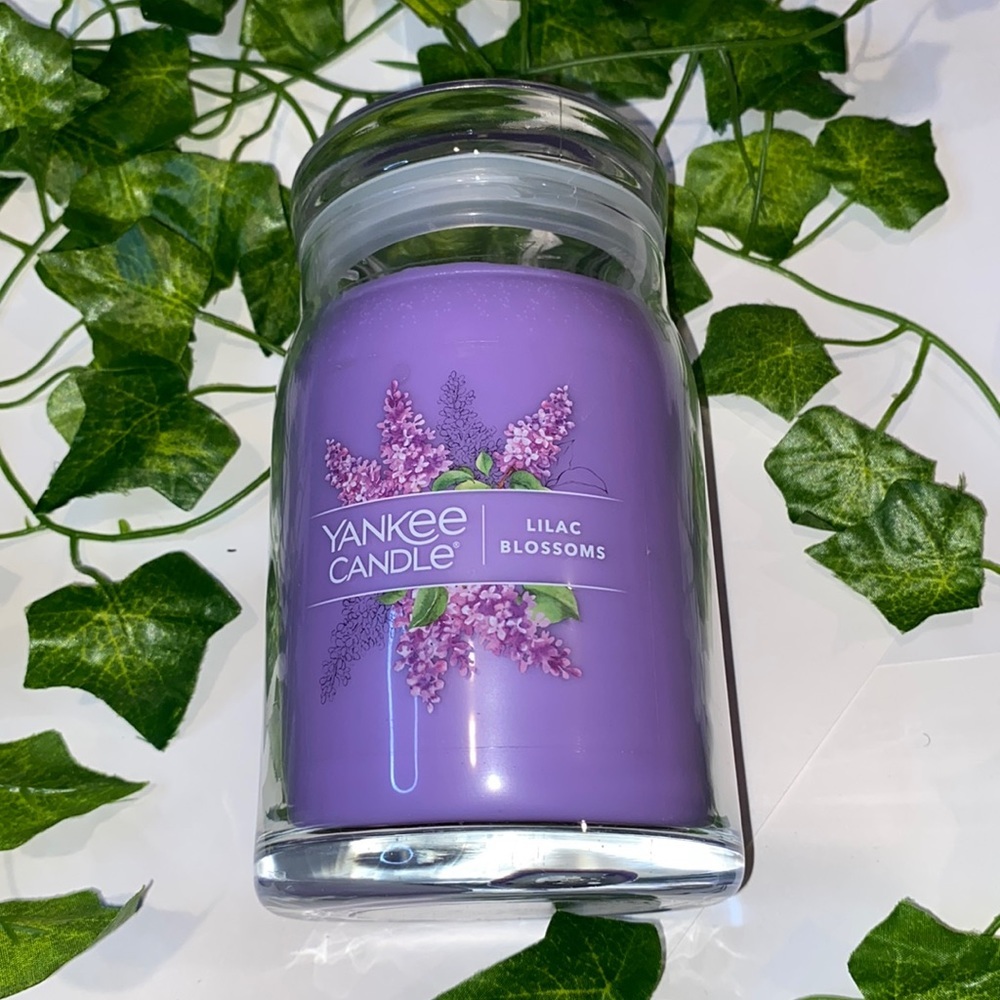 Yankee Candle Lilac Blossoms Scented 2 Wick Candle 20 oz